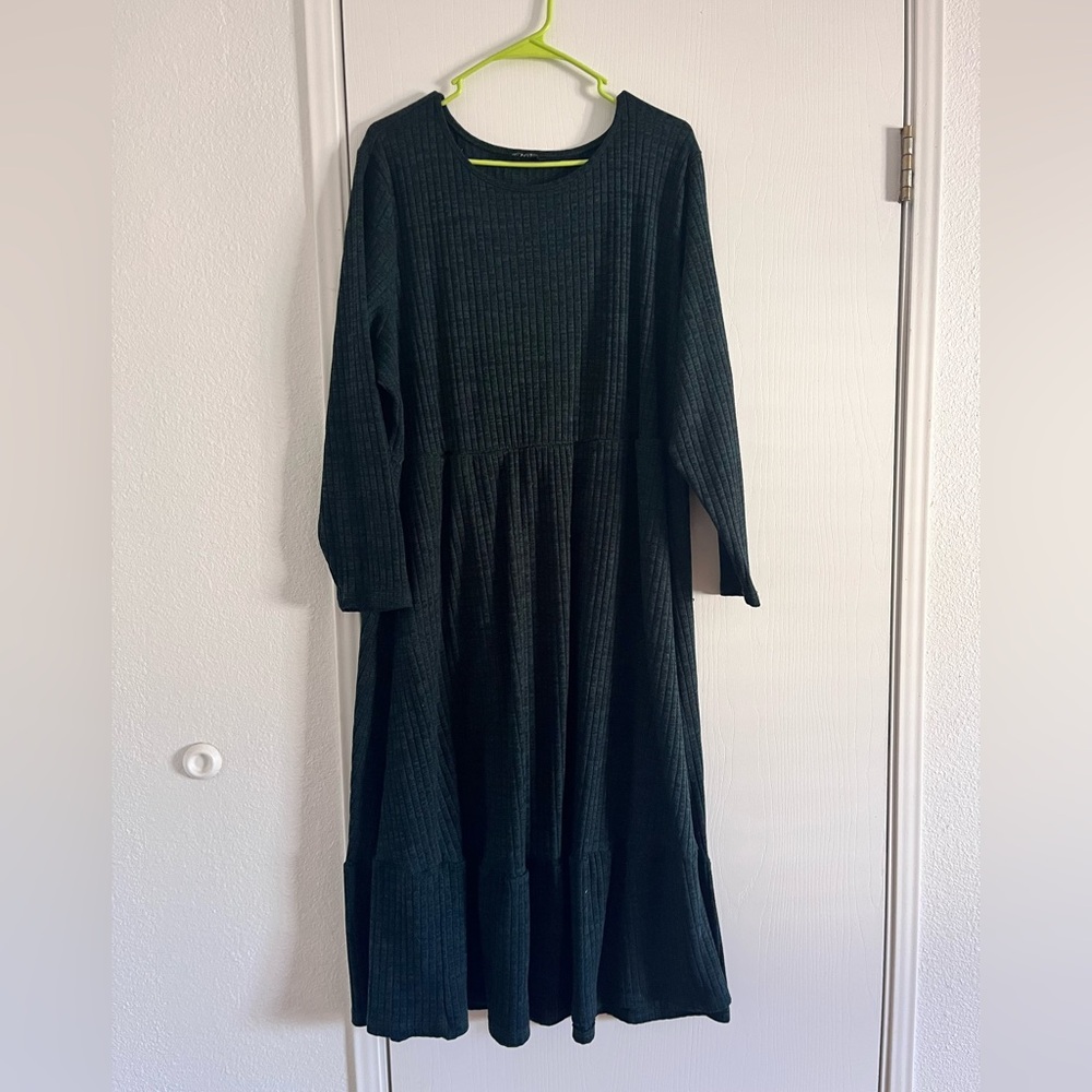 BloomChic Green Ribbed Maxi Dress